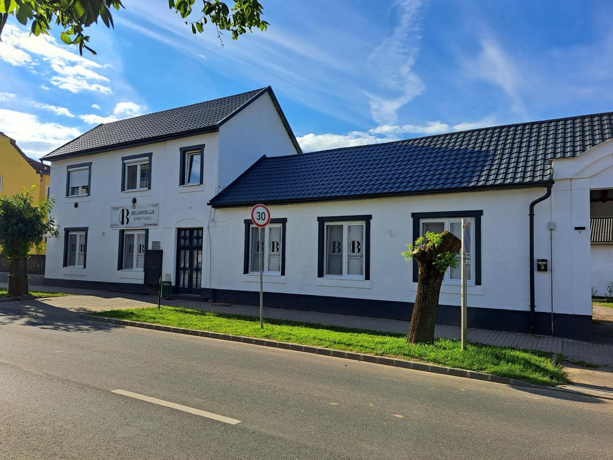 Belvarosi Lux Apartman Vásárosnamény Extérieur photo